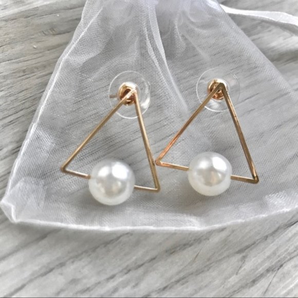 NEW "Love Triangle" Pearl Triangle Stud Earrings - Picture 1 of 7